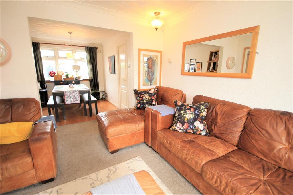 Esk Avenue, Dean Park, Renfrew 3 bed semidetached house £214,995