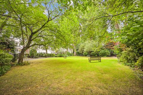 3 bedroom flat to rent, Cornwall Gardens, South Kensington, London