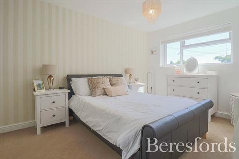 7 Hurstlands Close, Hornchurch, RM11 1PL