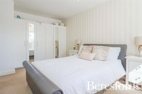7 Hurstlands Close, Hornchurch, RM11 1PL