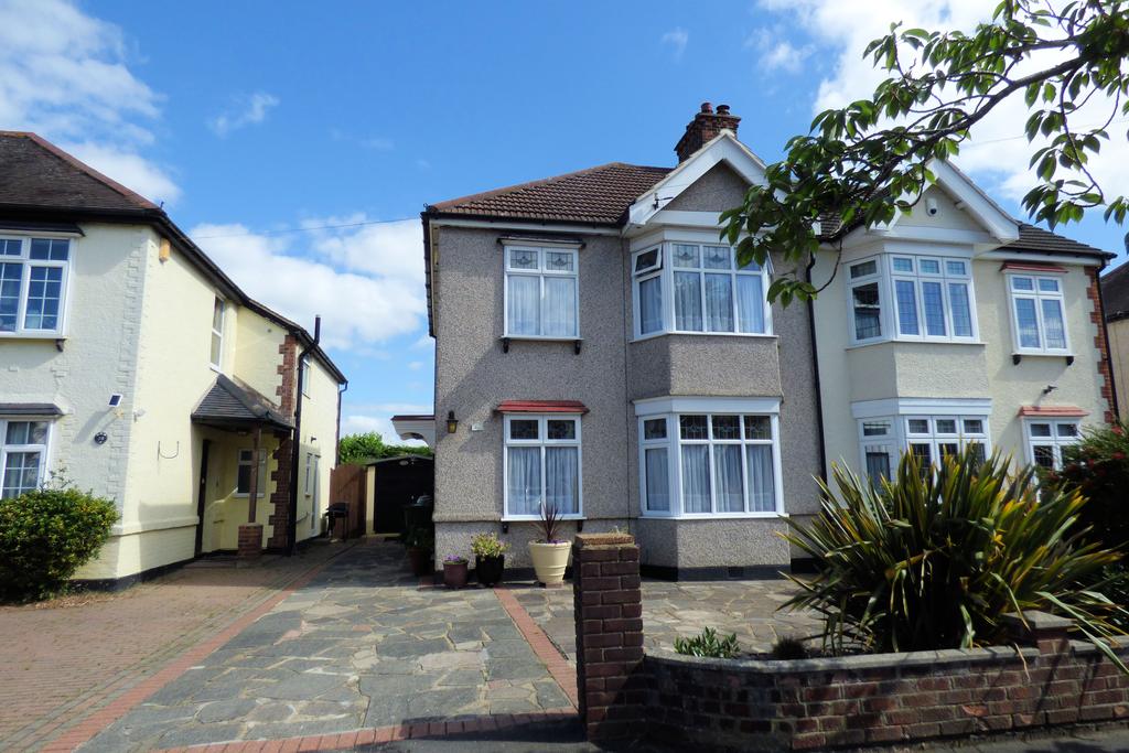 Sunnyside Gardens, Upminster RM14 3 bed semidetached house £675,000