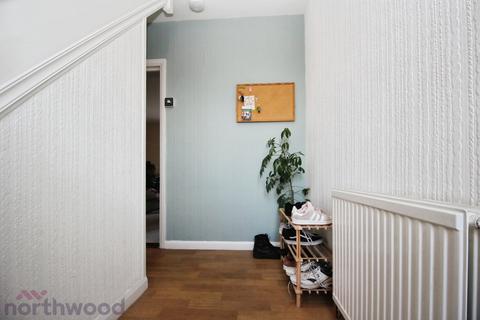 3 bedroom semi-detached house to rent, Suffield Road, High Wycombe, HP11