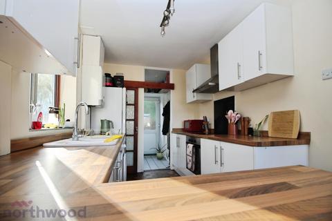3 bedroom semi-detached house to rent, Suffield Road, High Wycombe, HP11
