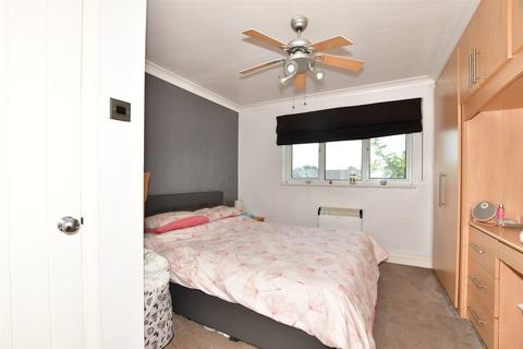 3 bedroom flat for sale - Chapel Road, Snodland, Kent