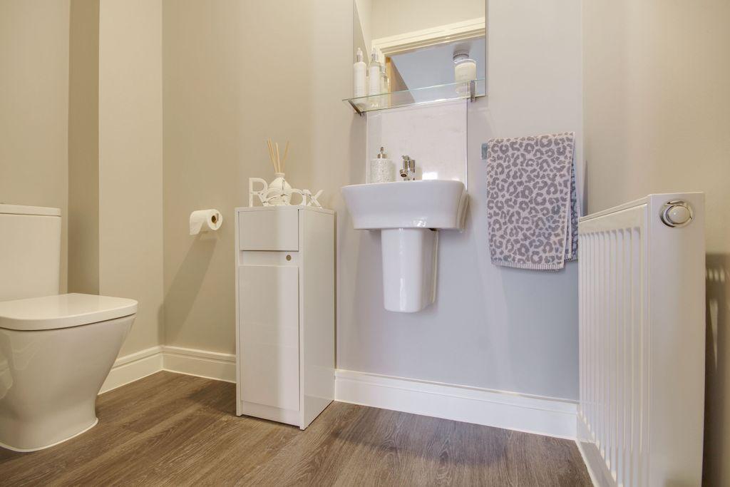 Bathroom (Bathroom 3)