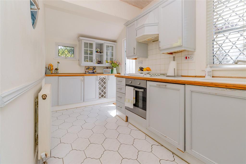 Gills Hill Lane, Radlett... 2 bed semi-detached house - £550,000