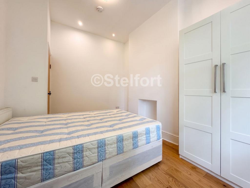 Apartment in London - View 5