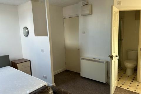 Studio to rent, REF: 10922 | 63 Harlestone Road Northampton