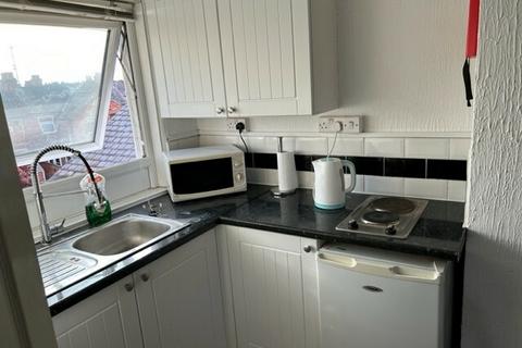 Studio to rent, REF: 10922 | 63 Harlestone Road Northampton