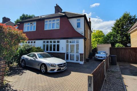 3 Priory Close, Beckenham, BR3 4DH