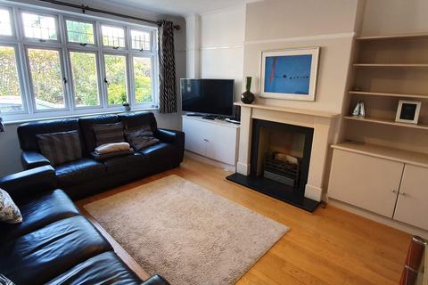 3 Priory Close, Beckenham, BR3 4DH