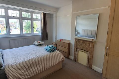 3 Priory Close, Beckenham, BR3 4DH