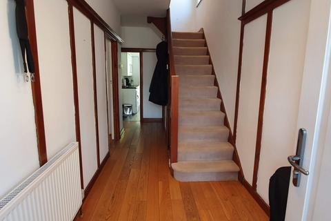 3 Priory Close, Beckenham, BR3 4DH
