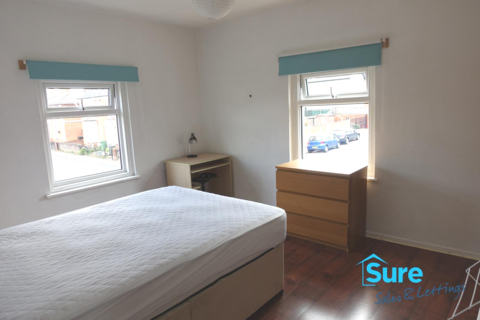 4 bedroom semi-detached house to rent, Conduit Street, Gloucester, GL1 4XE