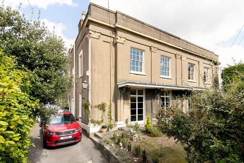 5 Cotham Road, Bristol, BS6 6DG