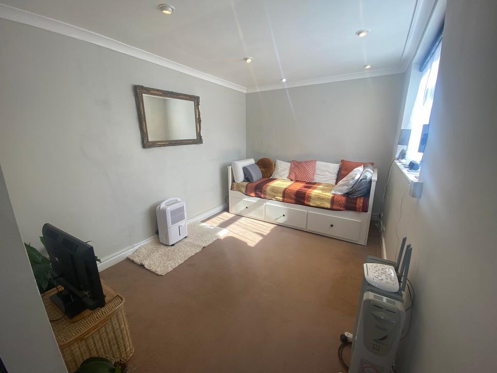 Office/fourth bedroom