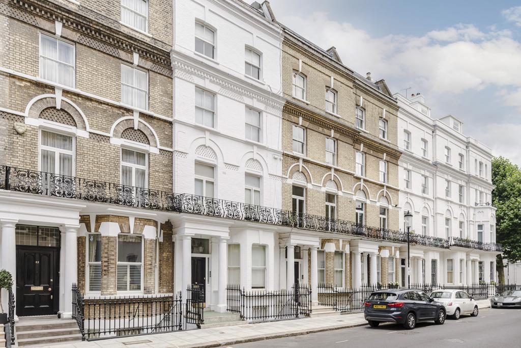 Elm Park Road, London, SW3 2 bed apartment - £925,000