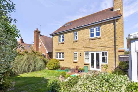 5 bedroom detached house for sale - Hunnisett Close, Selsey, PO20