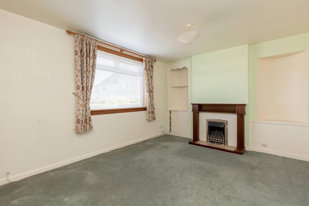 8 Boswall Gardens, Edinburgh, EH5 2BN 2 bed flat £195,000