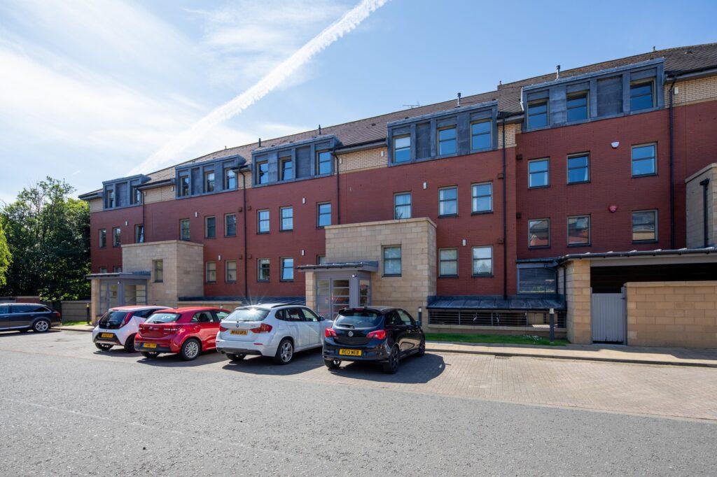 Braidholm Road, Giffnock 2 bed apartment for sale £219,000