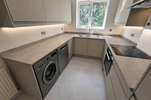 2 bedroom flat to rent, Highthorne Court, Shadwell