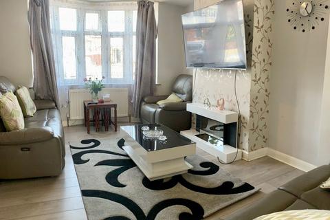 35 Thornton Road, Northampton, NN2 6LS