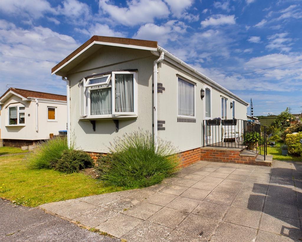 Woodlands, Meadowlands, Addlestone, Surrey, KT15 2 bed park home £169,950