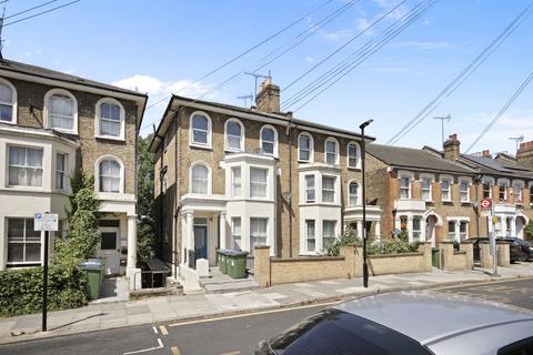 32d Wellington Gardens, London, SE7 7PH