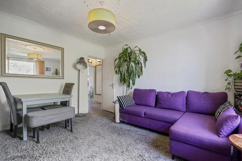 32d Wellington Gardens, London, SE7 7PH