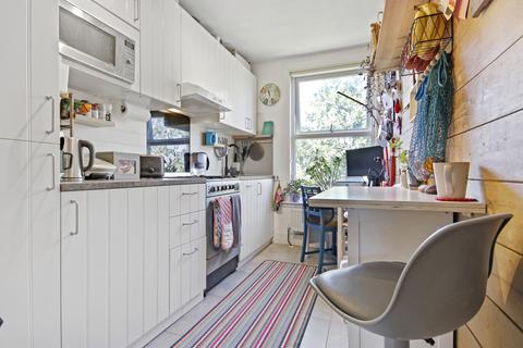 32d Wellington Gardens, London, SE7 7PH