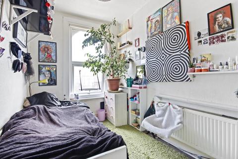 32d Wellington Gardens, London, SE7 7PH