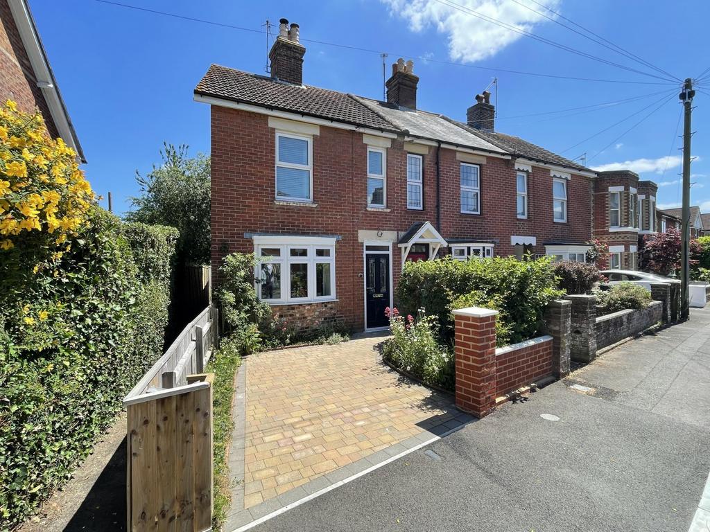 Wimborne 2 bed end of terrace house to rent £1,300 pcm (£300 pw)