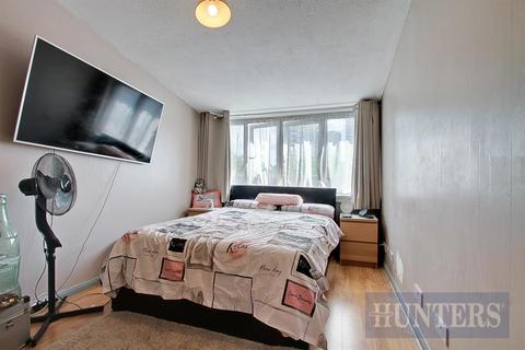 2 Perran Walk, Brentford, TW8 0LT