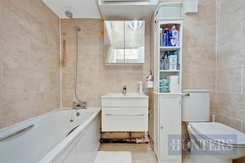 2 Perran Walk, Brentford, TW8 0LT