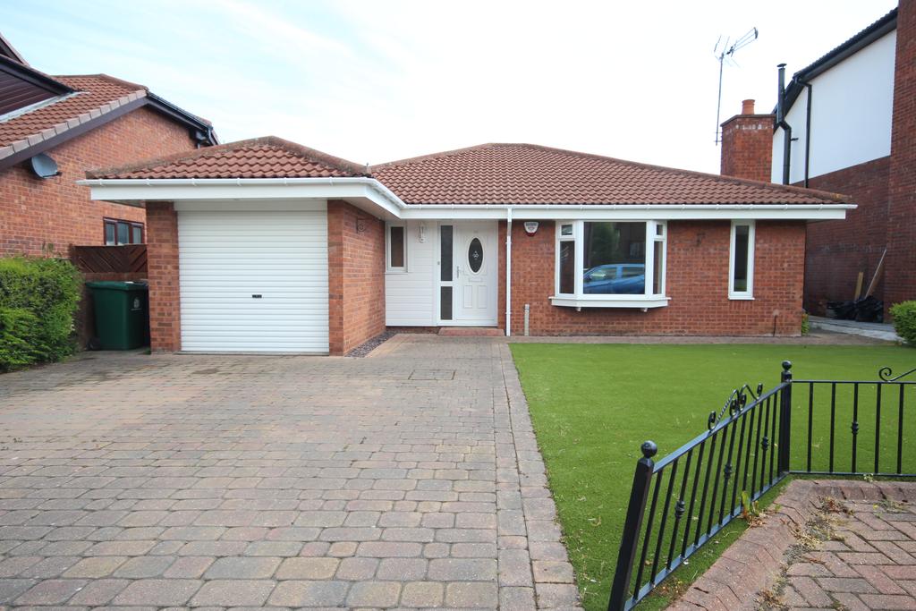 Well Ridge Close, Red House Farm... 2 bed detached bungalow £400,000