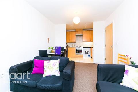2 bedroom flat to rent, Hamlyn House, Feltham, TW13 4GA