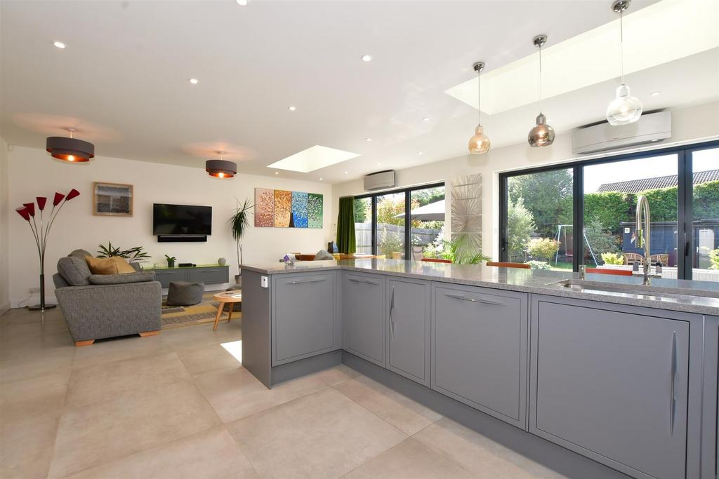 Kitchen / Dining Room