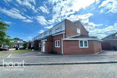 4 bedroom end of terrace house to rent, Lobelia Close, Springfield