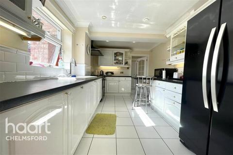 4 bedroom end of terrace house to rent, Lobelia Close, Springfield