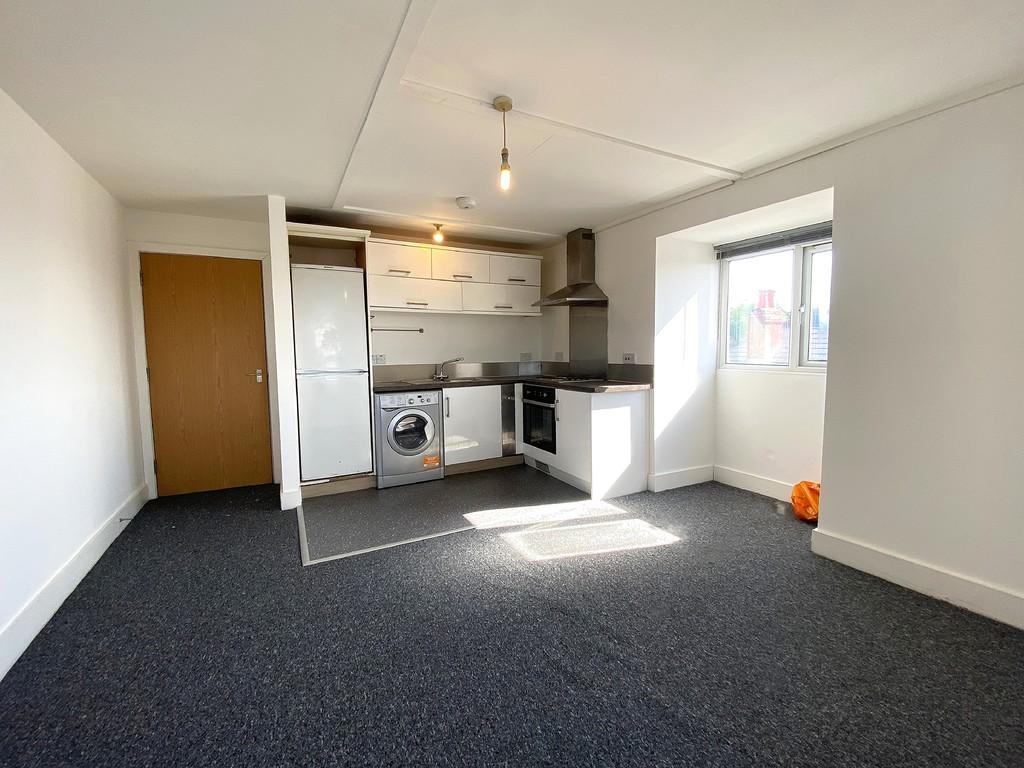 Havant Road, Drayton, Portsmouth 2 bed apartment £800 pcm (£185 pw)
