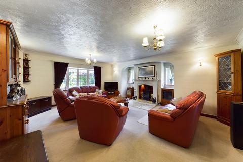 5 bedroom detached house for sale, Station Road, Alton