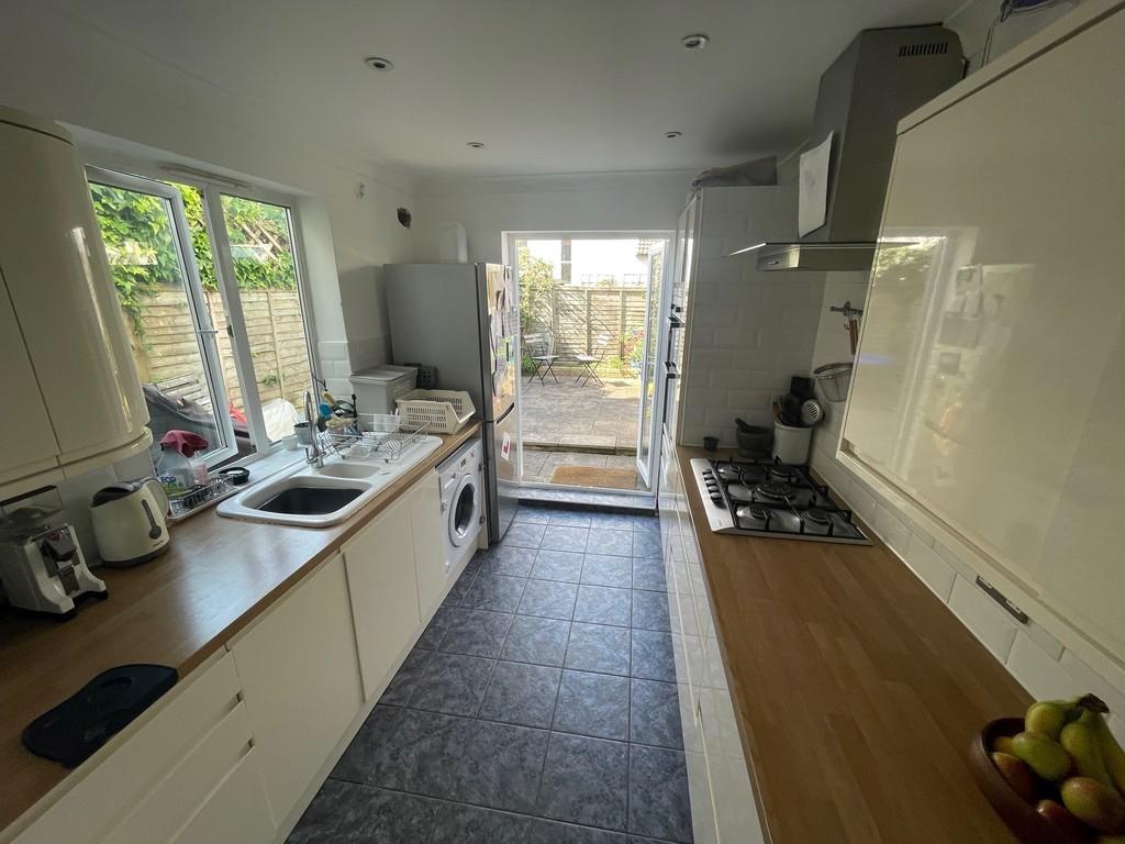 Byron Street, Hove 3 bed terraced house £2,100 pcm (£485 pw)