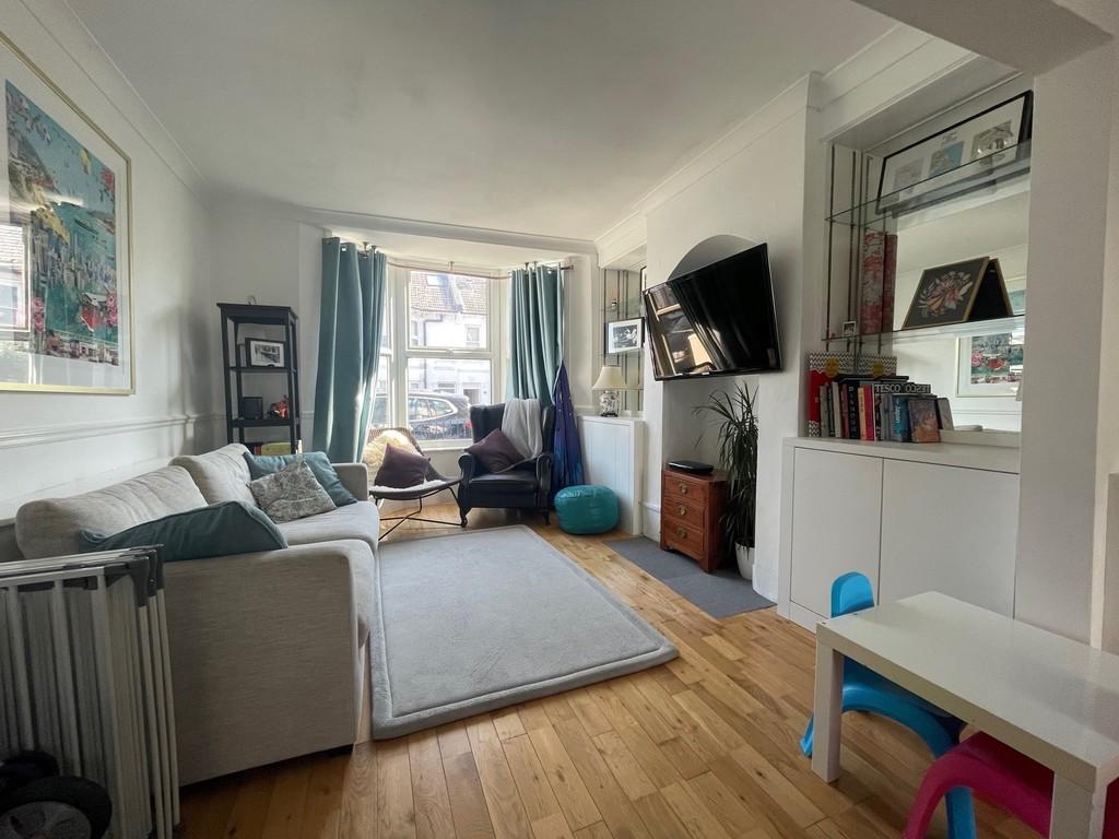 Byron Street, Hove 3 bed terraced house £2,100 pcm (£485 pw)