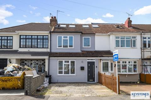 15 Clovelly Gardens, Romford, RM7 8NP