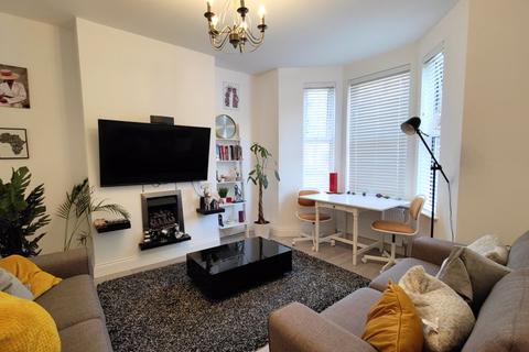 4 bedroom terraced house to rent - Griffin Road, Plumstead,  London SE18