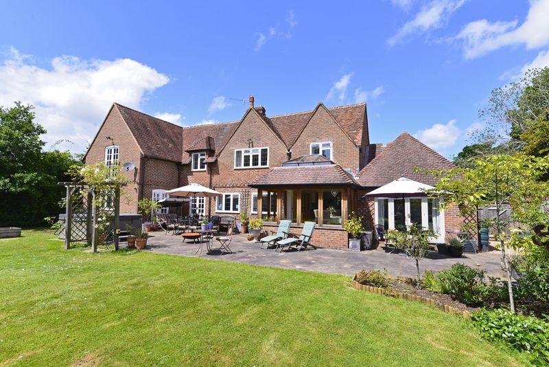 Wanborough Lane, Cranleigh 5 bed detached house - £1,300,000