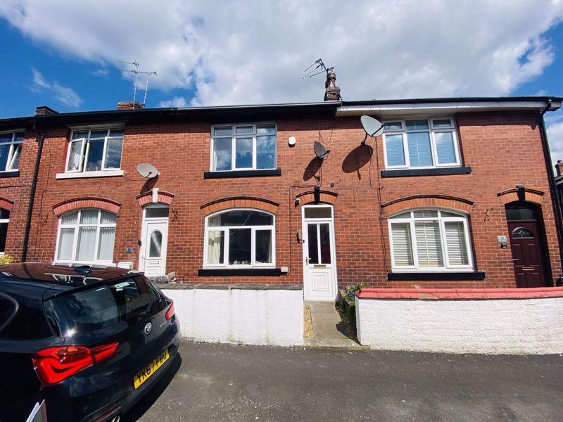 Whalley Road, Passmonds, Rochdale OL12 7NB 2 bed terraced house £750