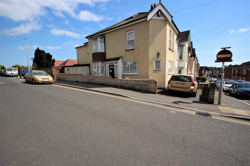 Warren Road, POOLE, 4 bed end of terrace house £1,450 pcm (£335 pw)