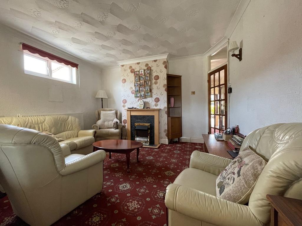 Giffords Cross Road, Corringham, SS17 2 bed semidetached bungalow £