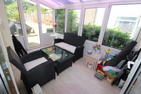 8 Shelley Close, Banstead, SM7 1EE